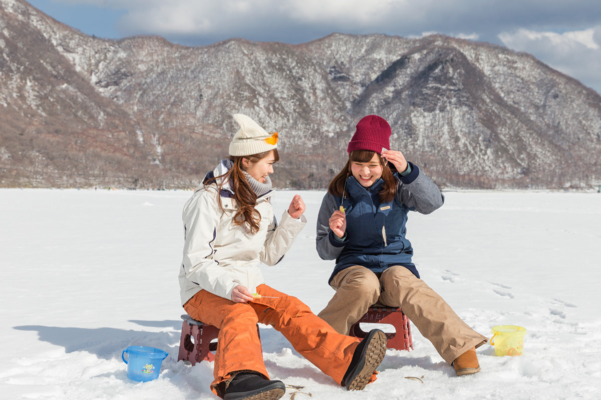 Akagi Onuma Wakasagi Ice Fishing